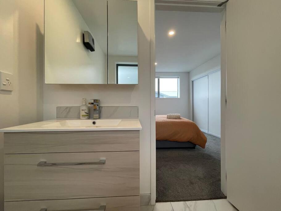 Parkside Retreat - 3 Beds -Sleeps 6 Near Westfield Villa Christchurch Dış mekan fotoğraf