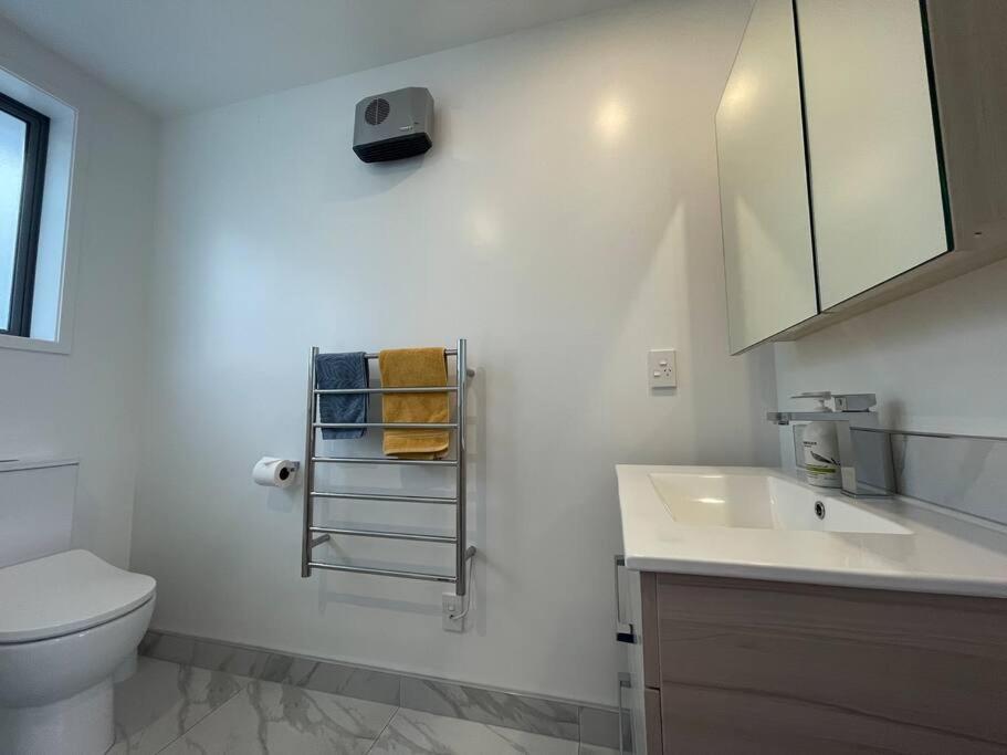 Parkside Retreat - 3 Beds -Sleeps 6 Near Westfield Villa Christchurch Dış mekan fotoğraf