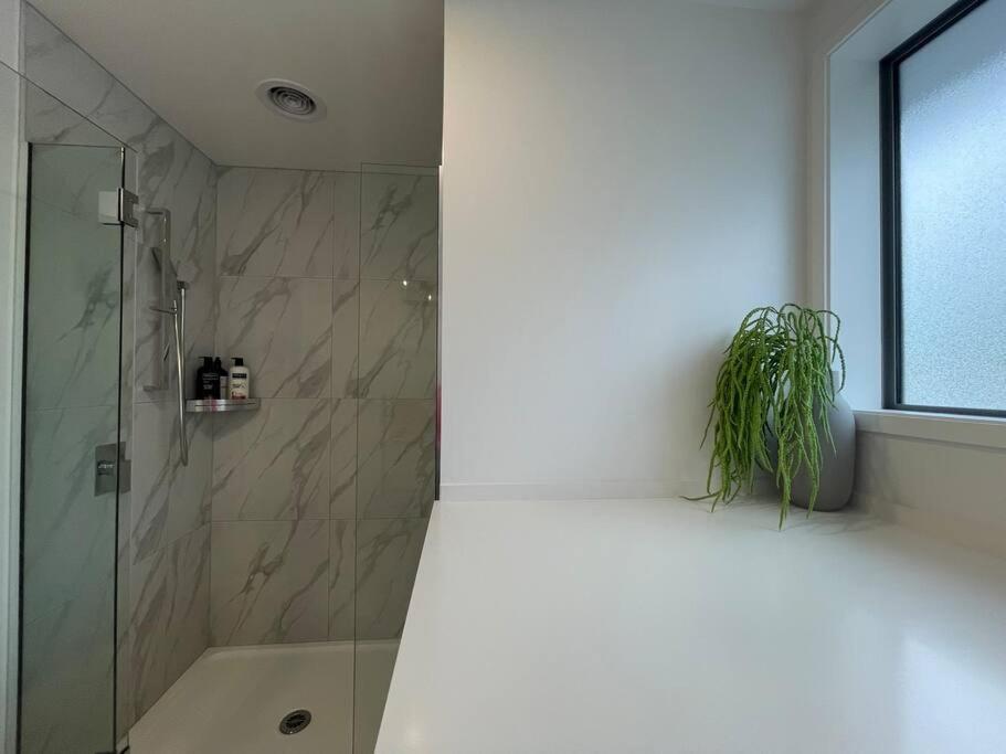 Parkside Retreat - 3 Beds -Sleeps 6 Near Westfield Villa Christchurch Dış mekan fotoğraf
